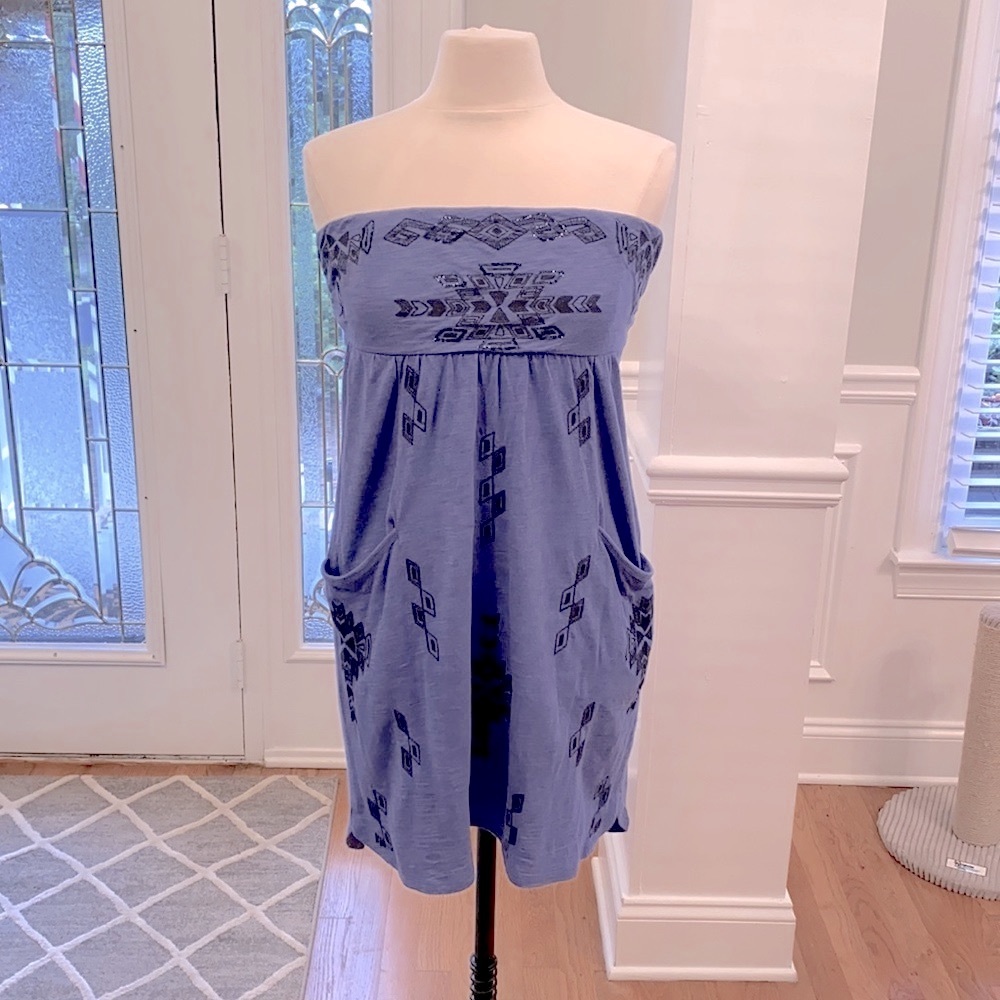 LIKE NEW ♥️EXPRESS DRESS WITH POCKETS‼️‼️